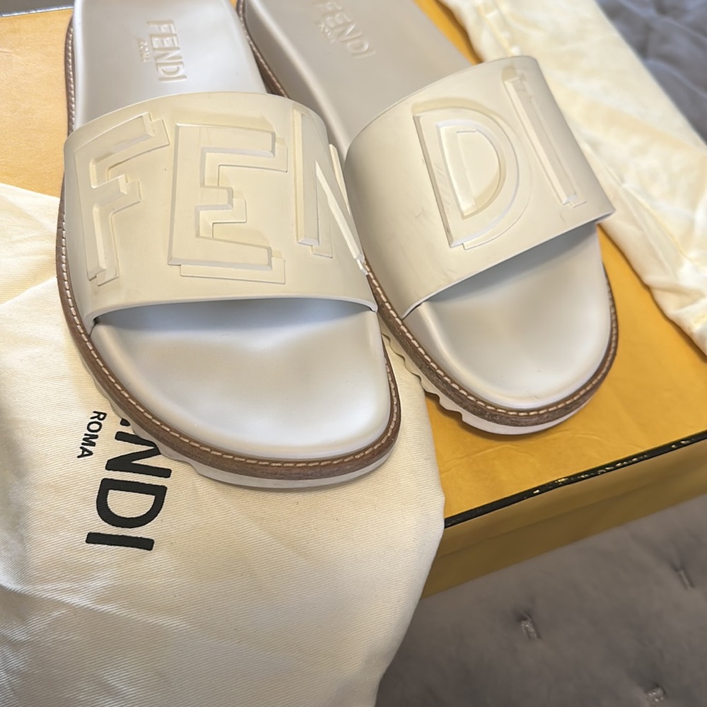 FENDI Flip flops - Picture 5 of 5